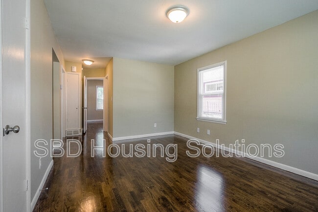 Building Photo - 711 E Fair St