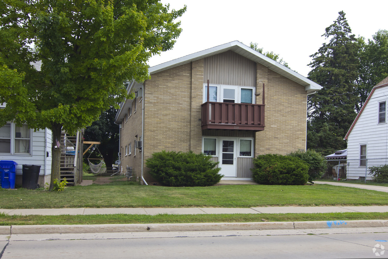 Building Photo - 220 E Calumet St