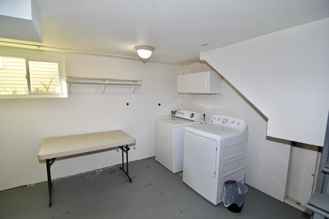 Building Photo - 1615 SE 36th Ave