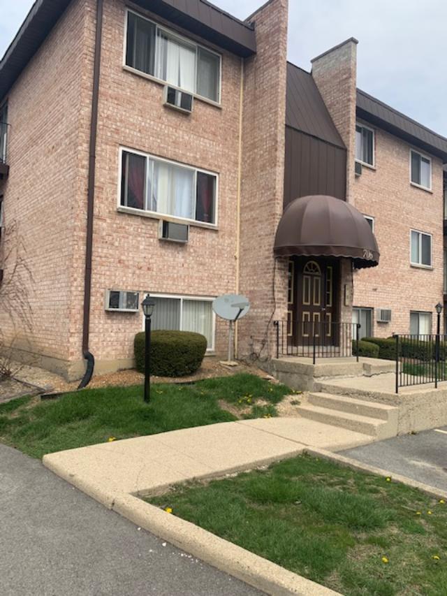 Building Photo - 706 W Huntington Commons Rd