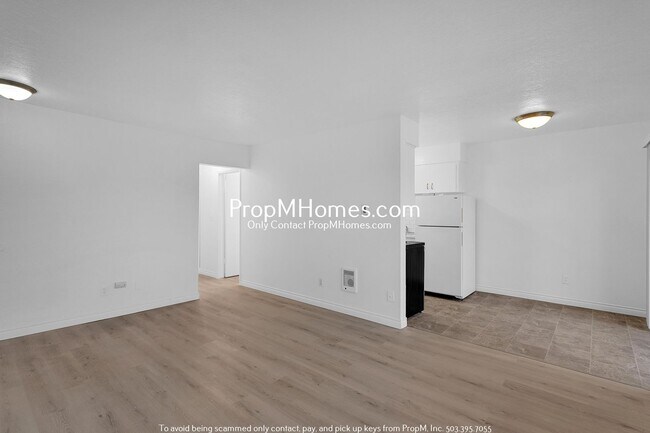 Foto del edificio - Freshly Renovated 2-Bedroom Apartment in C...