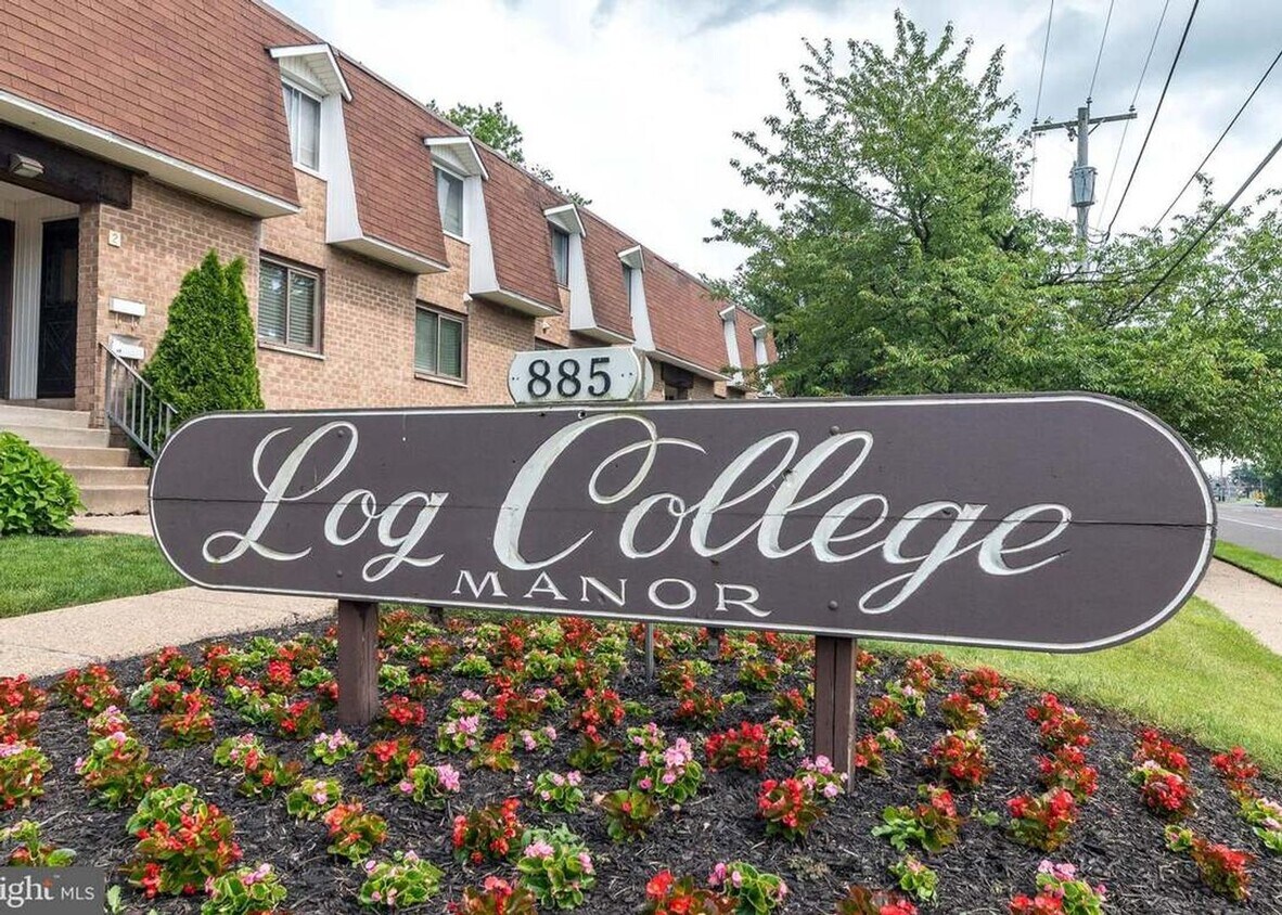 Foto principal - Log College - affordable 2-bedroom apartme...