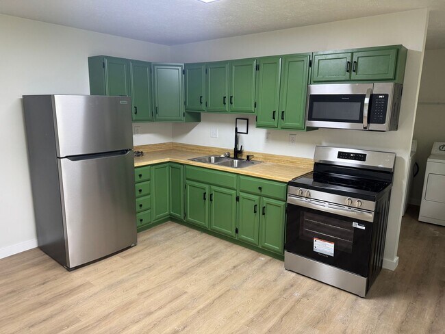 Building Photo - Remodeled Three Bedroom Single Family Home...