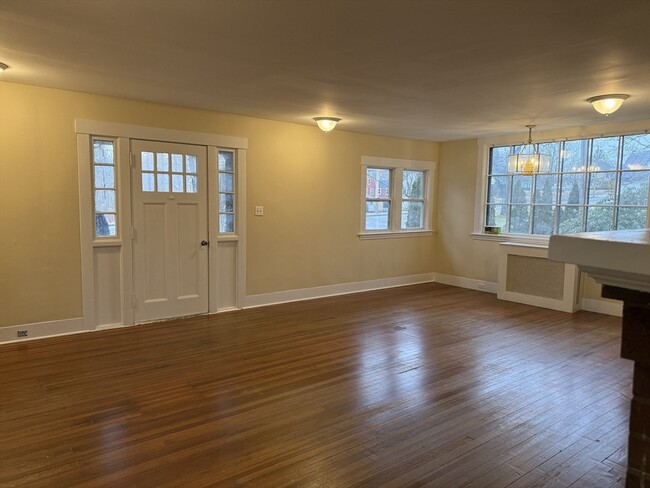 Foto del edificio - 37 Maple Ave