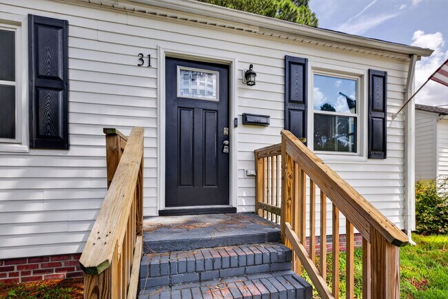 Building Photo - 31 Greenbrier Rd