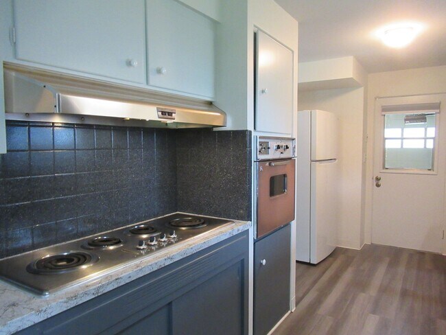 Foto del edificio - PENDING APPLICATION-Updated 2 bedroom 1 ba...
