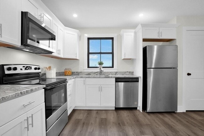 Foto del edificio - NEW CONSTRUCTION PLYMOUTH TOWNHOMES!