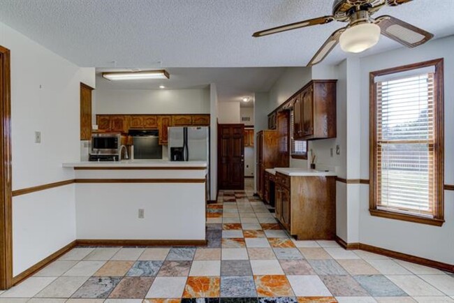 Foto del edificio - 837 N Walnut Bend Rd
