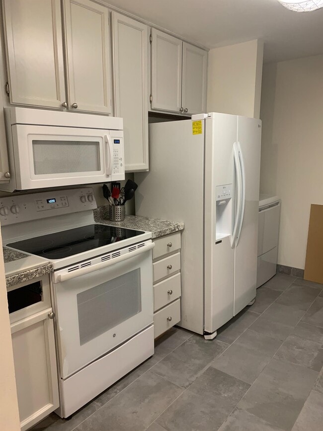 Building Photo - 660 S 200 E