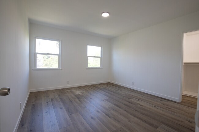 Foto del edificio - 1324 Devon Ave