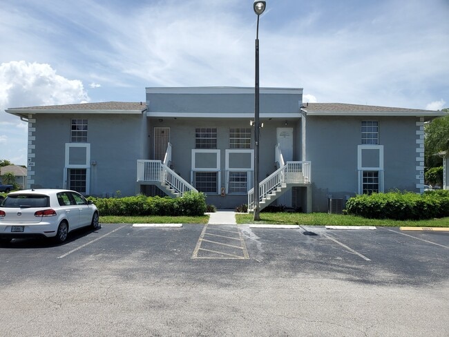 Building Photo - 455 NE 210th Circle Ter