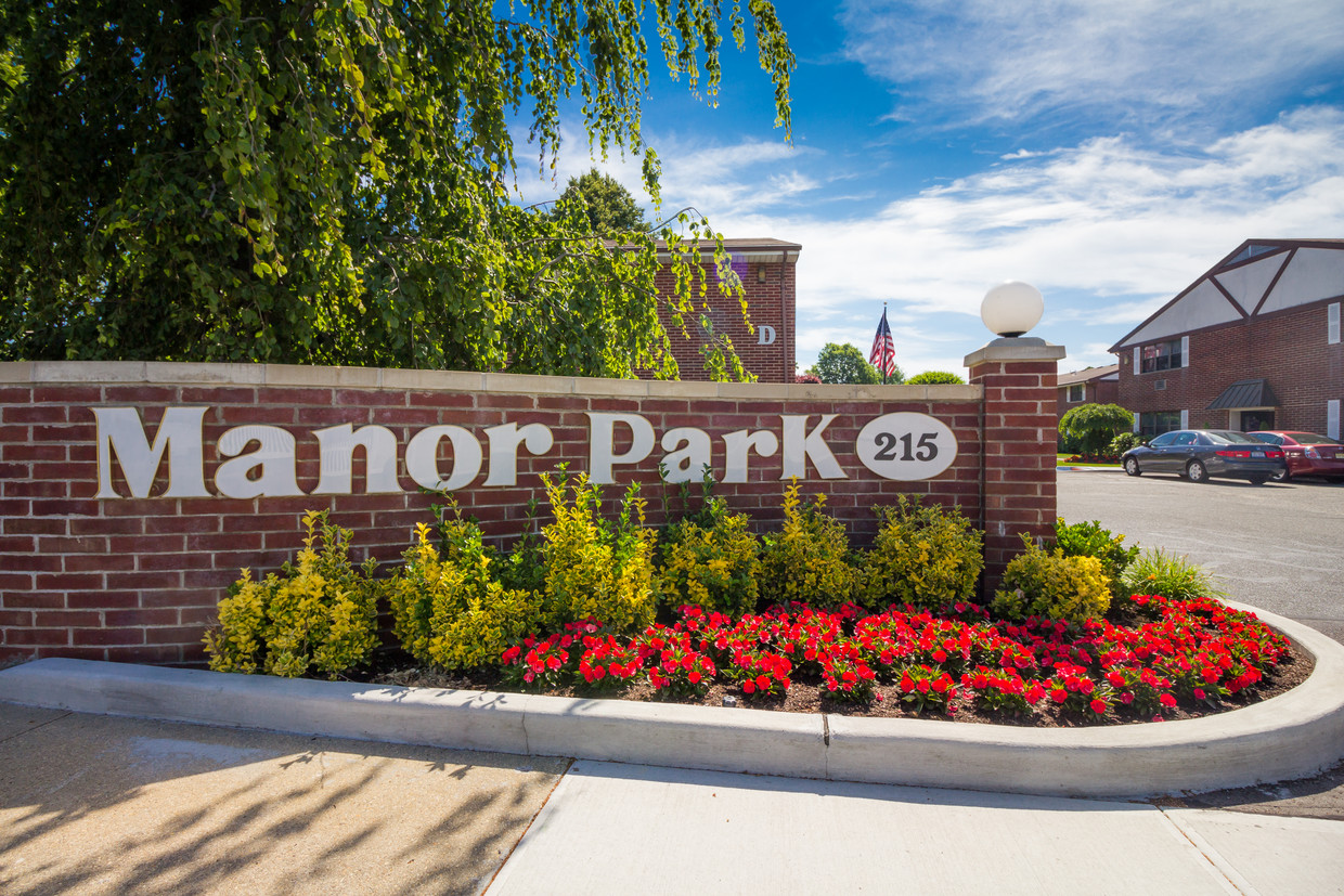 Foto principal - 55+ Manor Park Apartments Senior Community