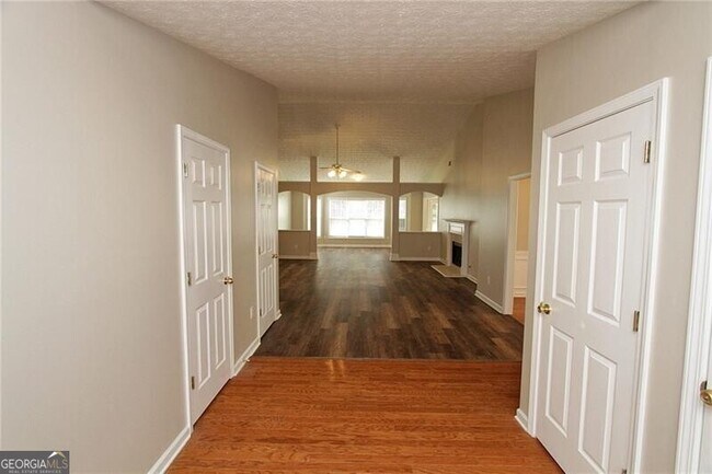 Building Photo - 1490 Creek Pointe Cir