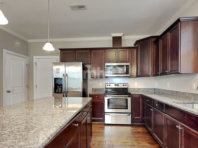 Building Photo - 1405 Yellow Wood Dr