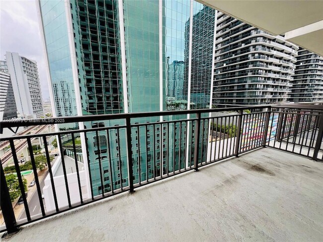 Foto del edificio - 999 SW 1st Ave