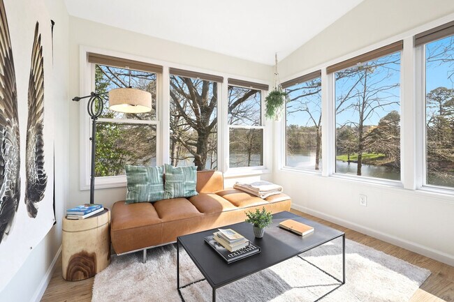 Building Photo - 15 Baywater Ln