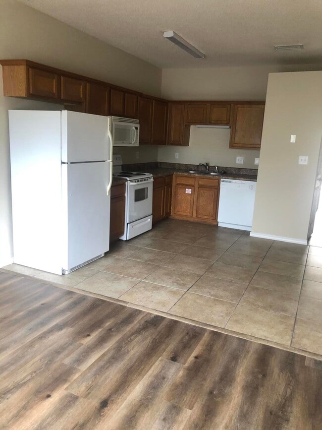 Building Photo - 53 Robys Dr