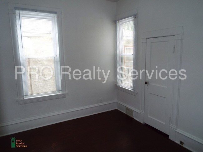 Building Photo - 3221 Lyndale Ave N