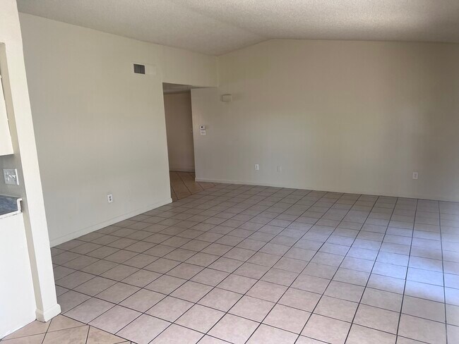 Foto del edificio - 3841 W Mitchell Dr