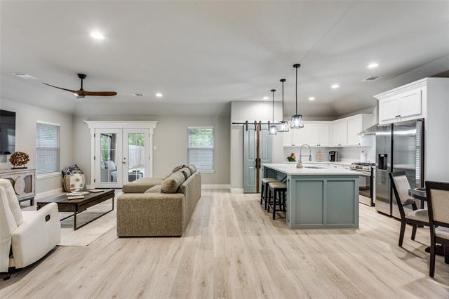 Building Photo - 2833 W Biddison St