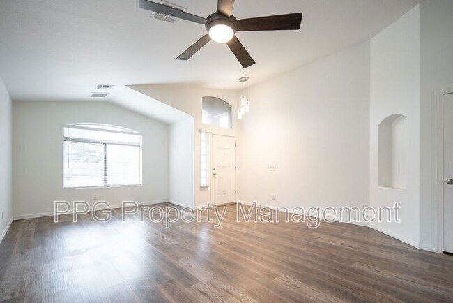 Foto del edificio - 15743 N 165th Ln