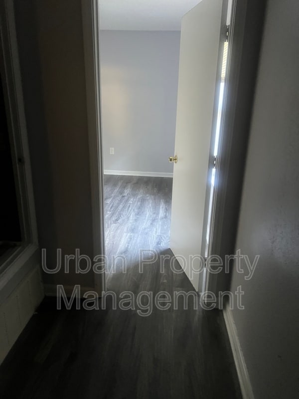 Photo - 720 Regent Pl