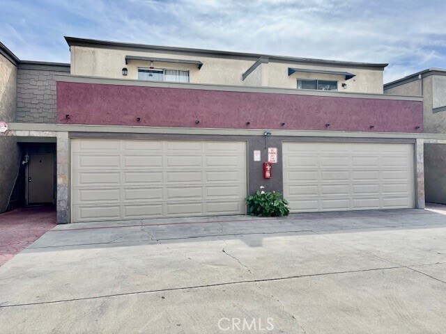 Foto del edificio - 17181 Elm Lane