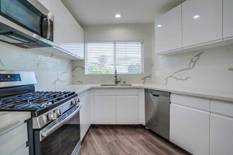 Building Photo - 715 N Marlborough Ave