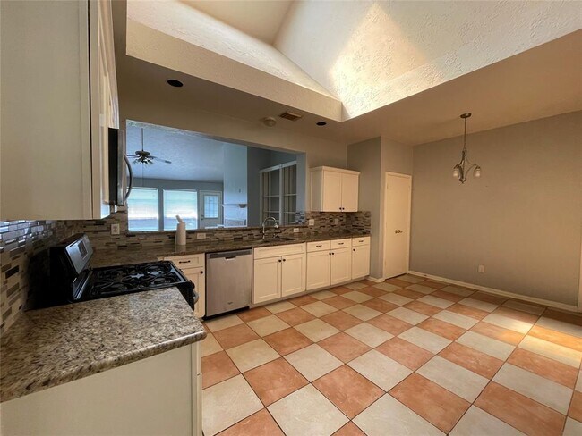 Foto del edificio - 14115 Berrington Dr