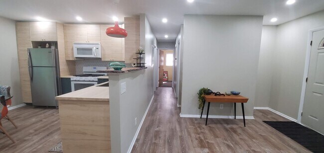 Foto del edificio - Three Bedroom Home for Rent on the Northsi...