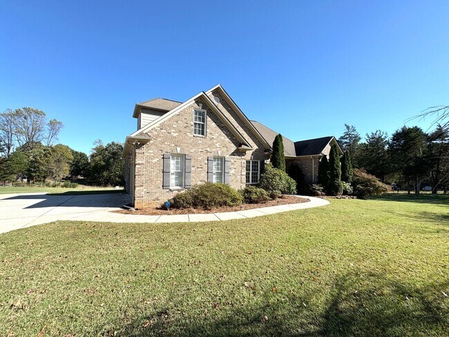 Foto del edificio - Beautiful Brick Home in NW School District