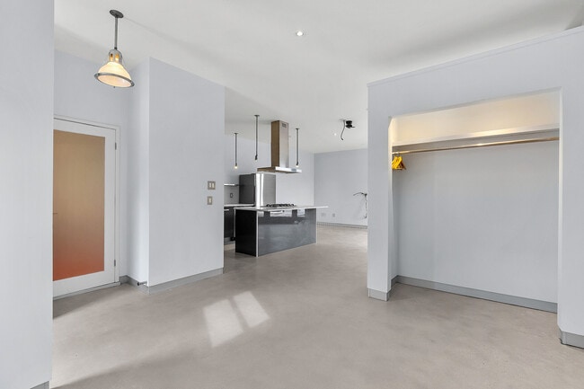 Photo du bâtiment - 301 Euclid Ave