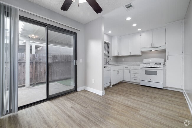 2 habitaciones, 1,5 baños, 951 pies cuadrados, comedor y cocina - Northwoods