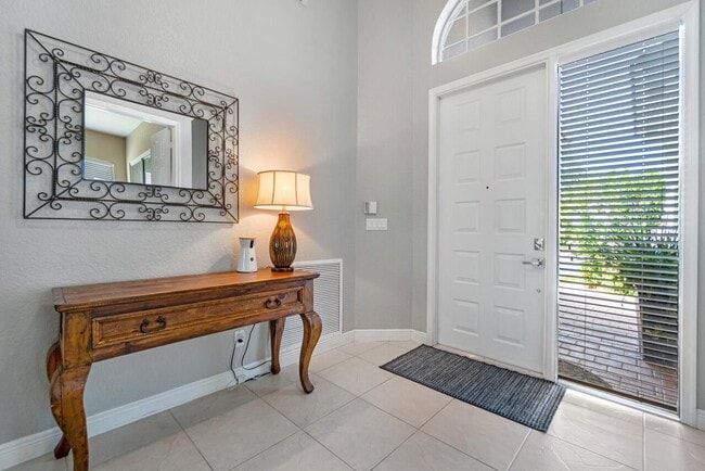 Building Photo - 5743 Via de la Plata Cir