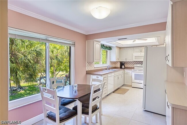 Foto del edificio - 7402 Lake Breeze Dr