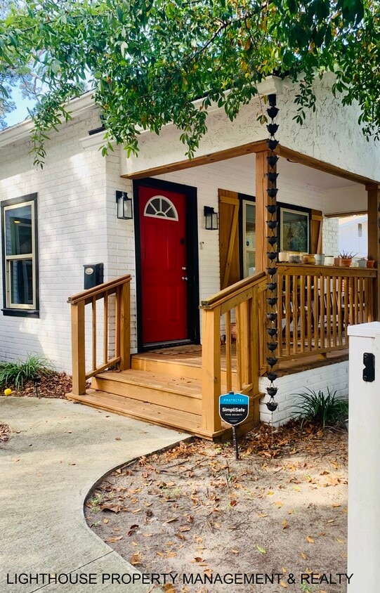 Primary Photo - Delightful 3 Bed/2 Bath Craftsman Style Ho...