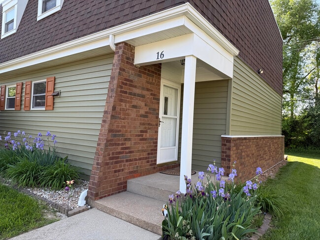 Building Photo - 16 Dorset Ct