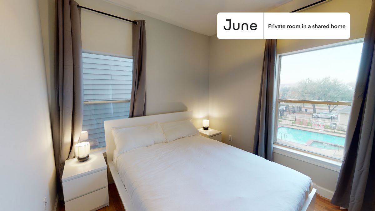 Foto principal - Room in Shared 4 bed/4 bath home