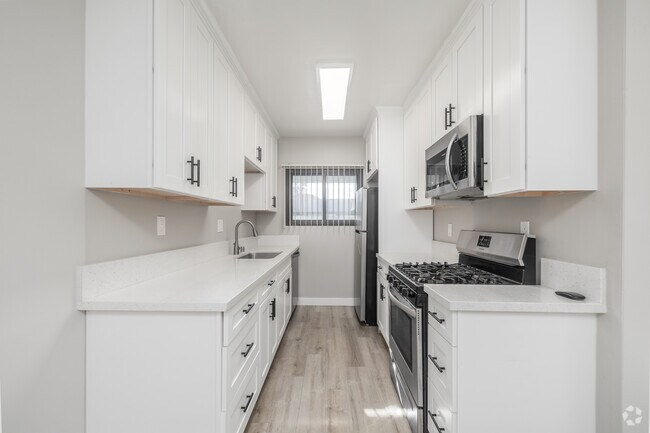 2 habitaciones, 2 baños - 740 pies cuadrados - Cocina - 7816 Paseo del Rey