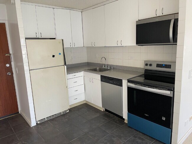 Foto del edificio - Clean 1 Bdrm, Central AC, ALL utilities included!