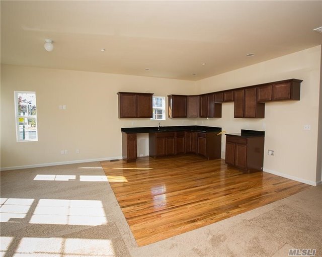 Building Photo - 3025 Sunrise Hwy