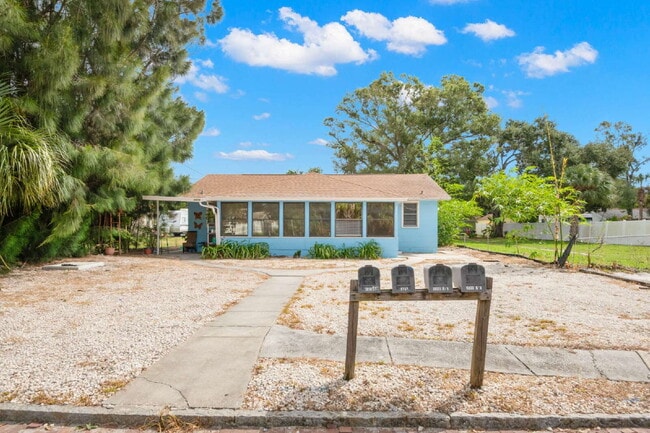 Building Photo - Unit For Rent in Gulfport!