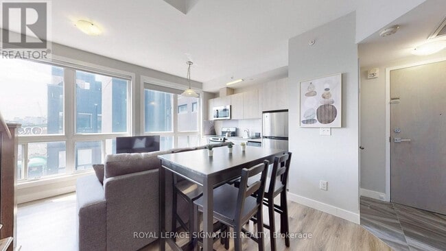 Photo du bâtiment - 335 College St