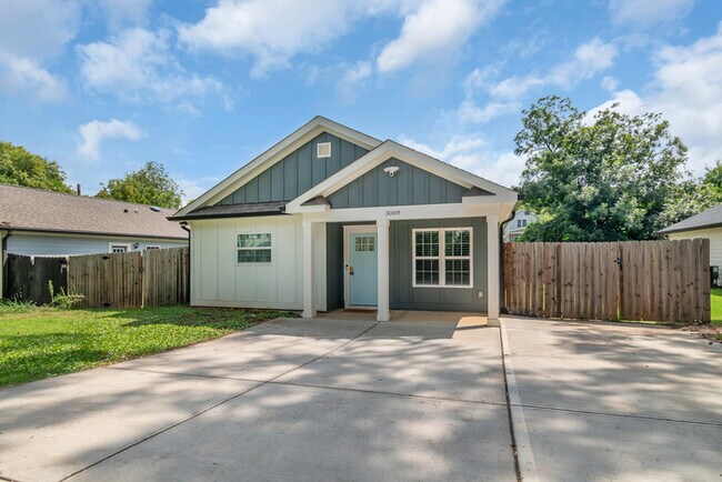 Foto del edificio - LIVE CLOSE TO THE ACTION — Modern 3-Bedroom Rental in Charlotte’s Reid Park!