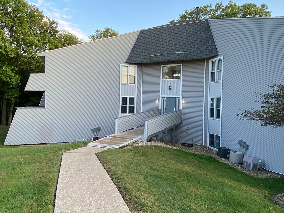 Primary Photo - 2626 W Willowlake Dr