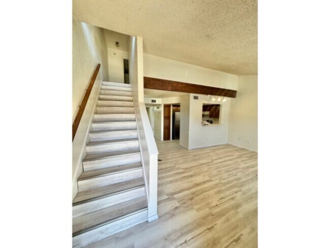 Foto del edificio - 1324 Bluffview Dr