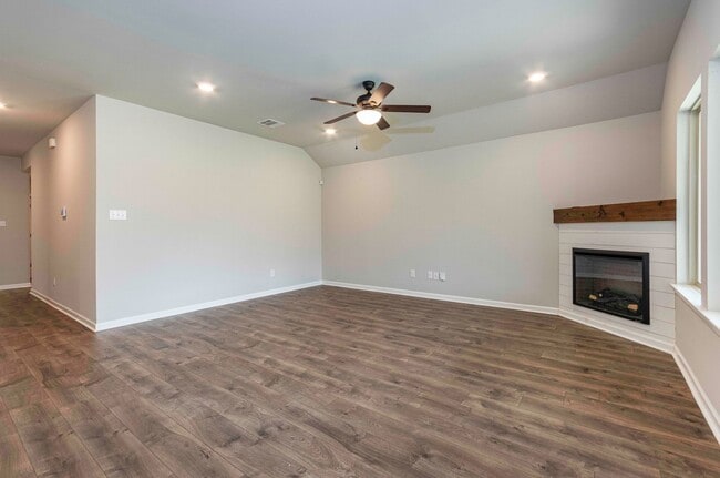 Foto del edificio - 4 bedroom home for rent in Youngsville