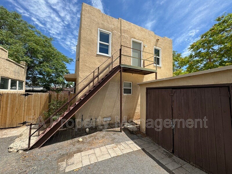 Primary Photo - 116 Maple St SE