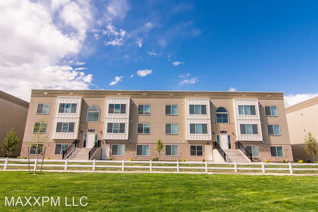 Primary Photo - 3 br, 2 bath House - 477 S 850 E #301