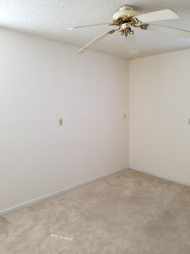 Building Photo - 718 Demaret Dr